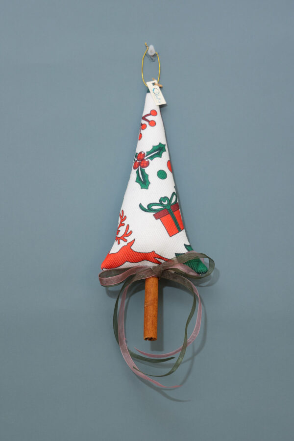 Cinnamon Scented Christmas Tree